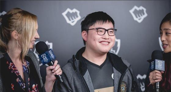 要么在侧翼 要么在侧翼